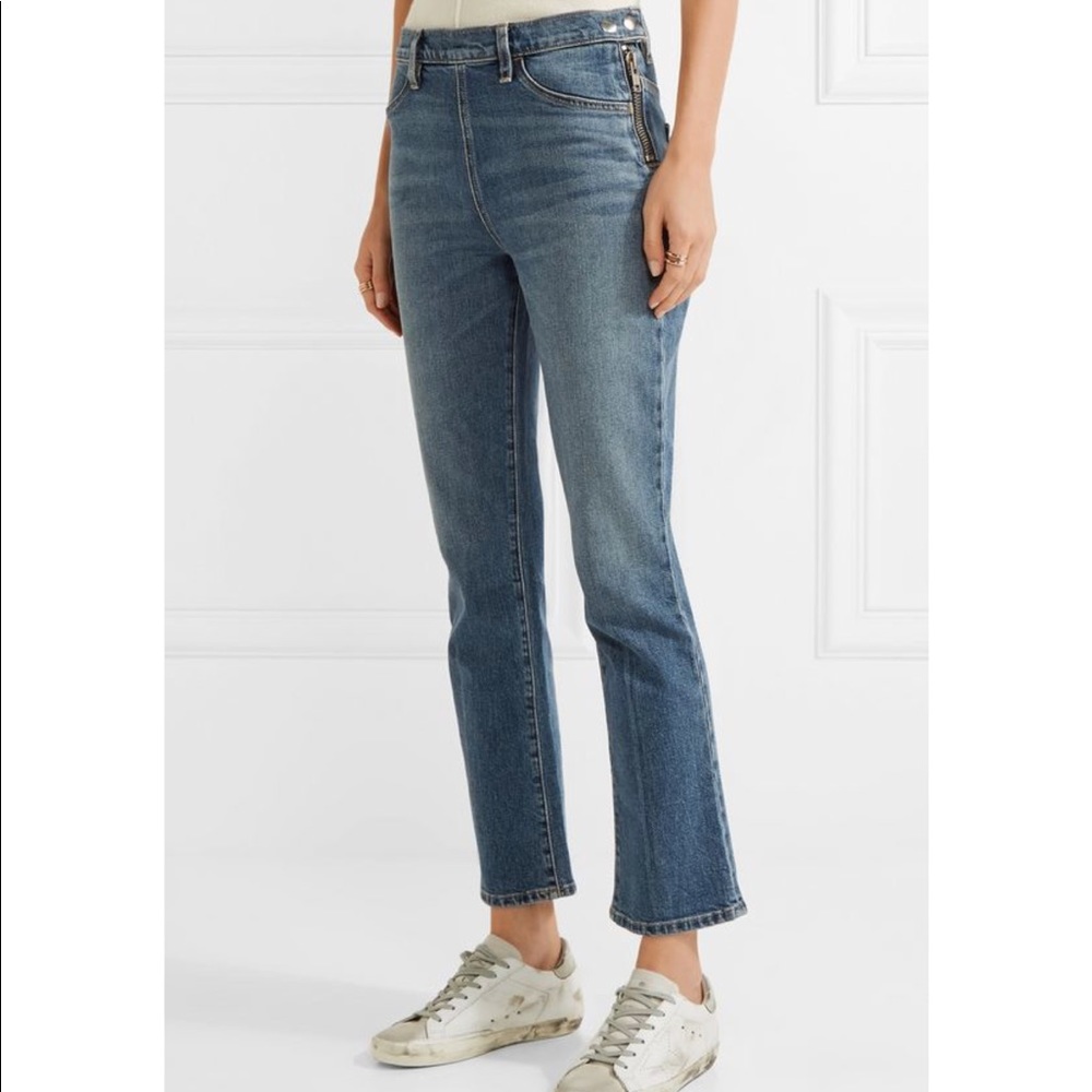 NWOT Elizabeth and James Crop Flare Jeans Size 25